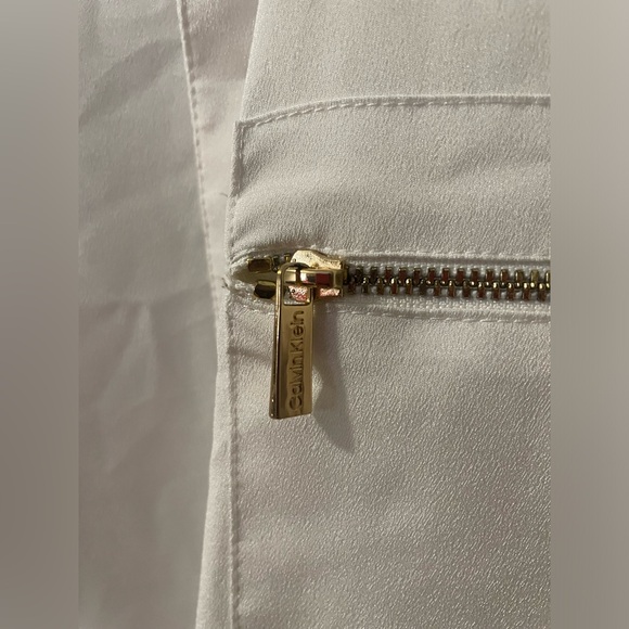 Calvin Klein Off-White Modern Essential Blouse - Chic & Versatile - Picture 13 of 13